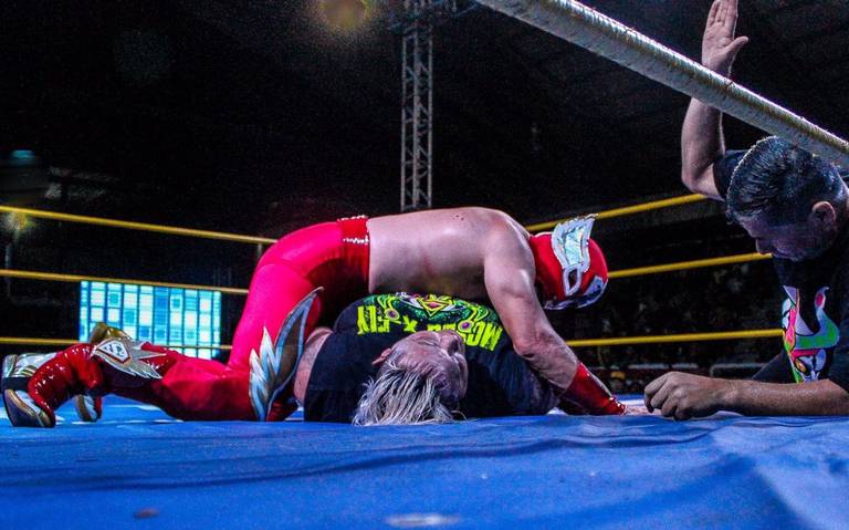 Los aficionados eligen combates de lucha libre en la nueva normalidad - Más  Lucha