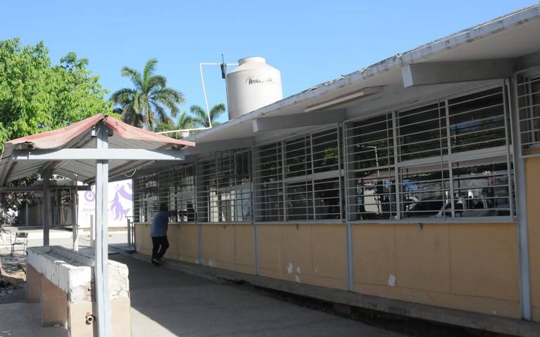 En riesgo habitantes del Centro por un poste a punto de colapsar - El Sol  de Mazatlán