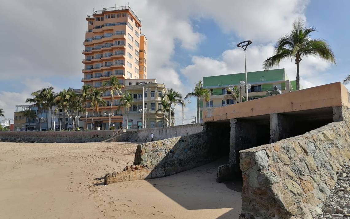 En riesgo habitantes del Centro por un poste a punto de colapsar - El Sol  de Mazatlán